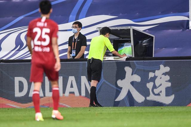 中国驻印尼使馆提醒球迷：文明观赛 不给边检官员小费